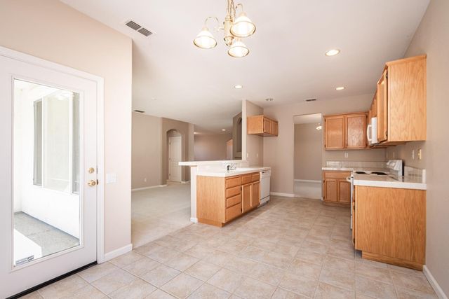 3915 Coldwater Dr, Rocklin, CA 95765