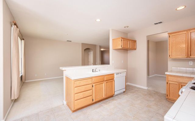 3915 Coldwater Dr, Rocklin, CA 95765