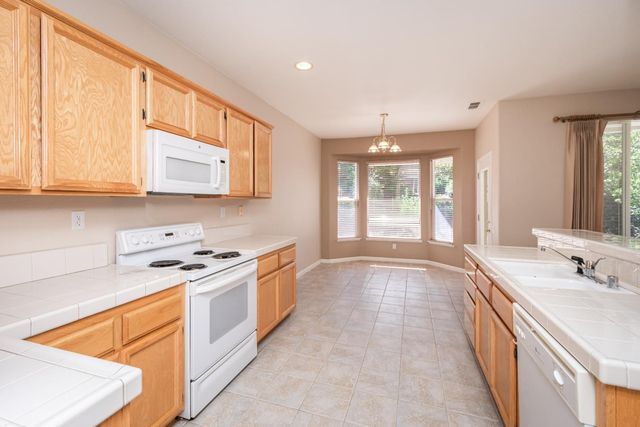 3915 Coldwater Dr, Rocklin, CA 95765
