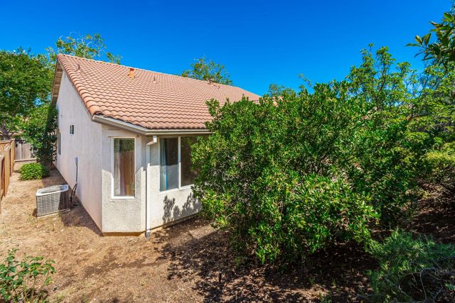 3915 Coldwater Dr, Rocklin, CA 95765