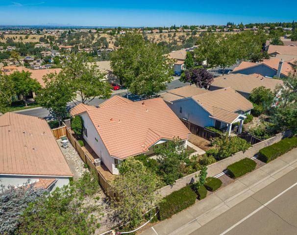3915 Coldwater Dr, Rocklin, CA 95765