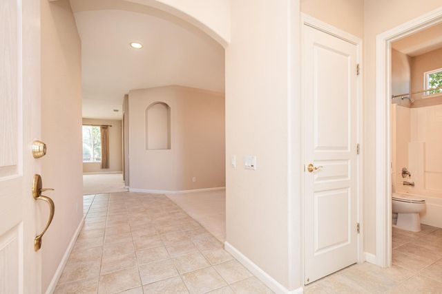 3915 Coldwater Dr, Rocklin, CA 95765