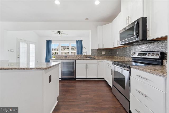 21 WHIRLPOOL WAY, Falling Waters, WV 25419