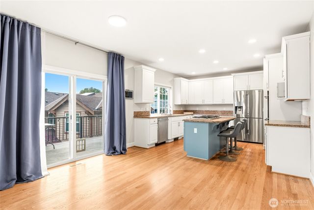 8218 NE 187th Way, Kenmore, WA 98028