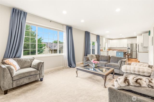8218 NE 187th Way, Kenmore, WA 98028