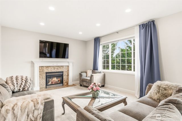8218 NE 187th Way, Kenmore, WA 98028