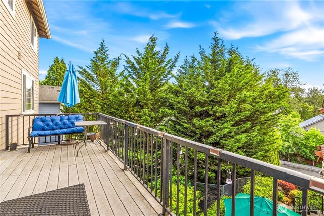 8218 NE 187th Way, Kenmore, WA 98028
