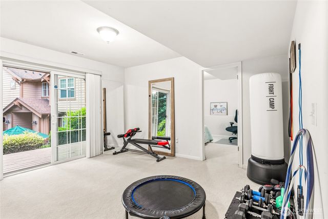 8218 NE 187th Way, Kenmore, WA 98028