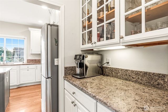 8218 NE 187th Way, Kenmore, WA 98028