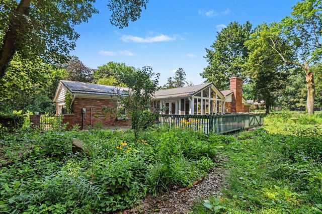 52770 Brooktrails Drive, South Bend, IN 46637