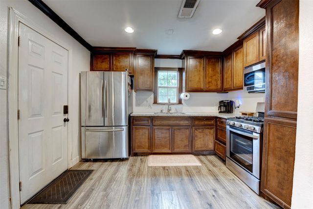 708 Gresham Street, Baytown, TX 77520