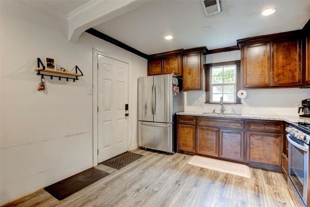 708 Gresham Street, Baytown, TX 77520