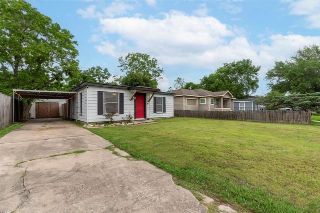 708 Gresham Street, Baytown, TX 77520