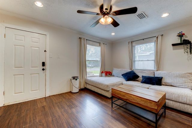 708 Gresham Street, Baytown, TX 77520