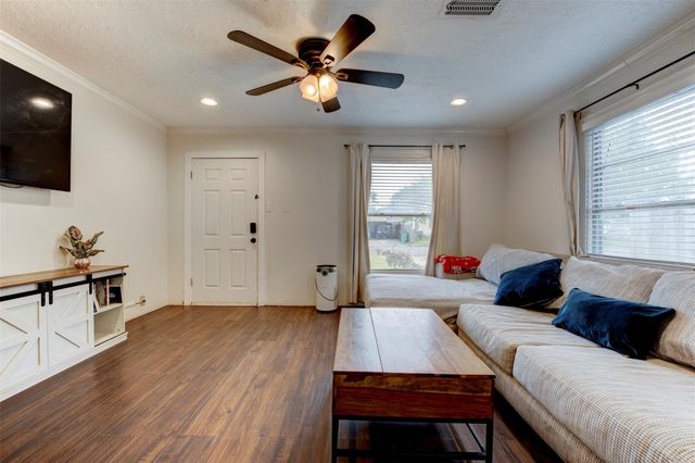 708 Gresham Street, Baytown, TX 77520