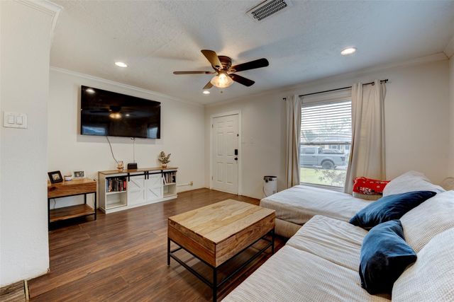 708 Gresham Street, Baytown, TX 77520