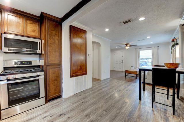 708 Gresham Street, Baytown, TX 77520