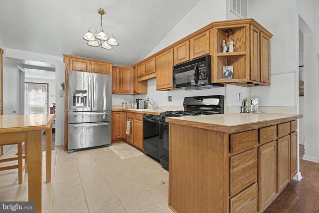 23 AVON PL, Maple Shade, NJ 08052