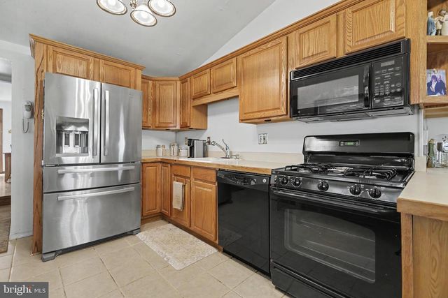 23 AVON PL, Maple Shade, NJ 08052