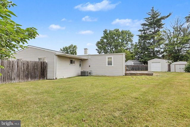 23 AVON PL, Maple Shade, NJ 08052