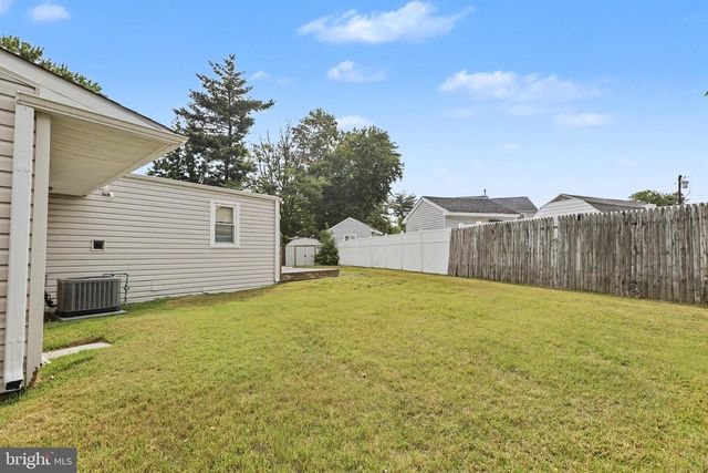 23 AVON PL, Maple Shade, NJ 08052