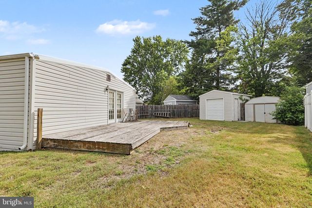 23 AVON PL, Maple Shade, NJ 08052