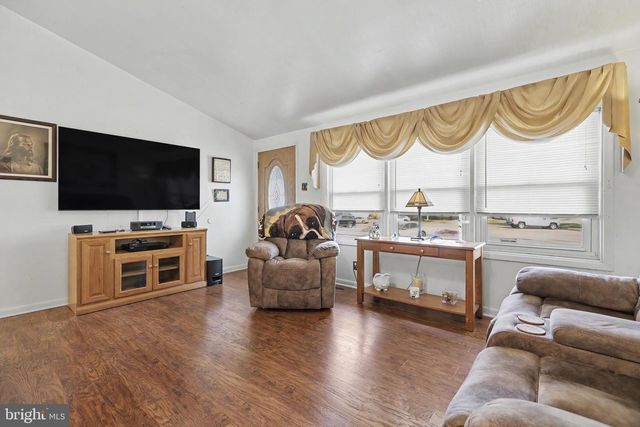 23 AVON PL, Maple Shade, NJ 08052
