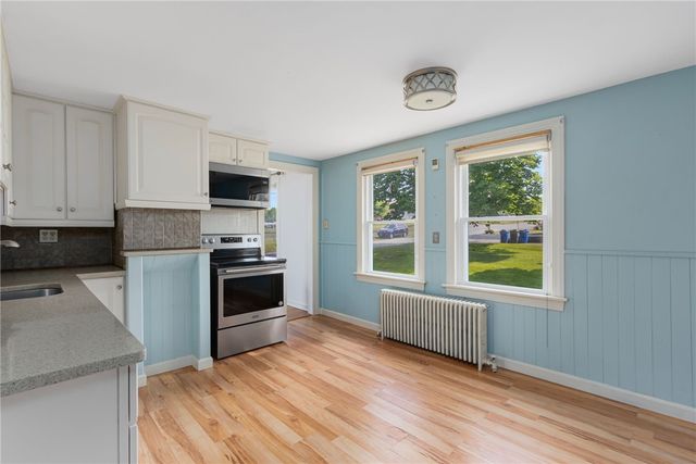 37 Reservoir Road, Middletown, RI 02842