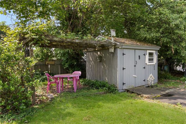 37 Reservoir Road, Middletown, RI 02842