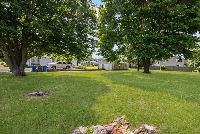 37 Reservoir Road, Middletown, RI 02842