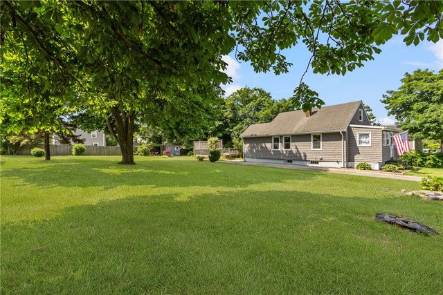 37 Reservoir Road, Middletown, RI 02842