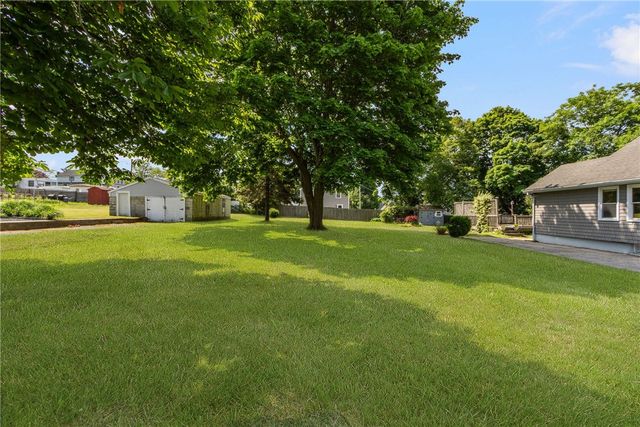 37 Reservoir Road, Middletown, RI 02842