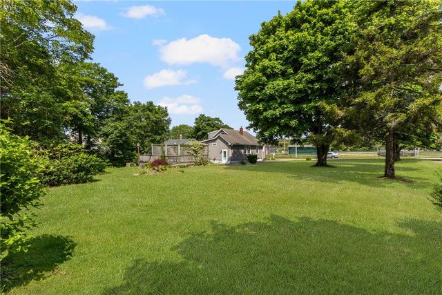 37 Reservoir Road, Middletown, RI 02842