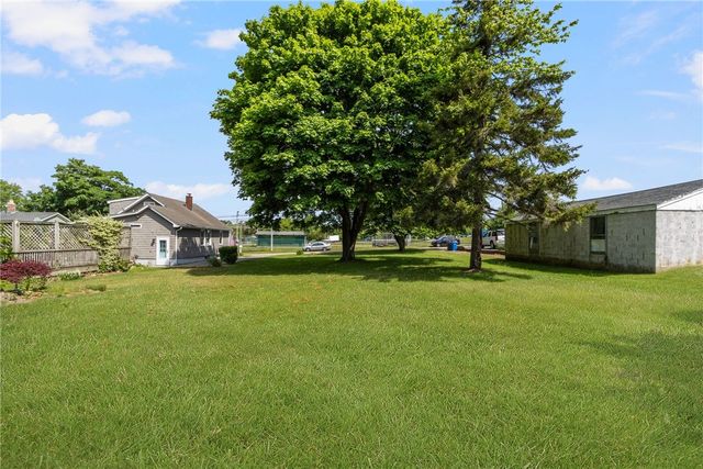 37 Reservoir Road, Middletown, RI 02842