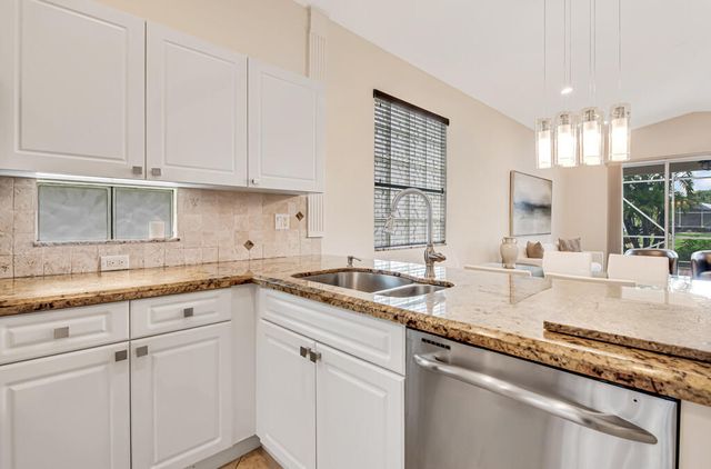 8202 Bellafiore Way, Boynton Beach, FL 33472