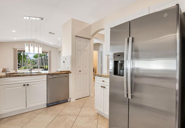 8202 Bellafiore Way, Boynton Beach, FL 33472