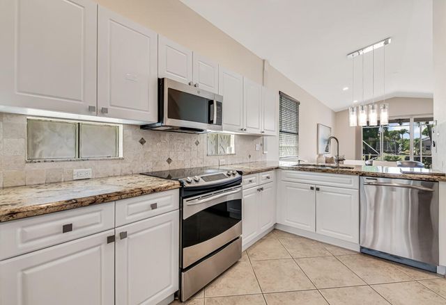 8202 Bellafiore Way, Boynton Beach, FL 33472