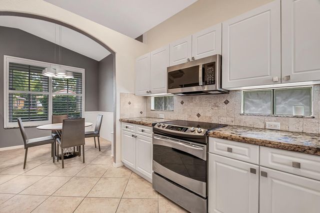 8202 Bellafiore Way, Boynton Beach, FL 33472