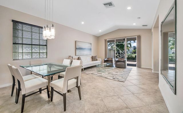 8202 Bellafiore Way, Boynton Beach, FL 33472