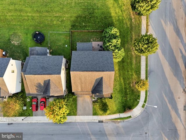 18 TOLLERTON TRL, Falling Waters, WV 25419
