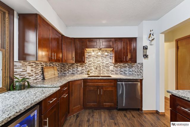 7123 Wood Lane Drive, La Vista, NE 68128