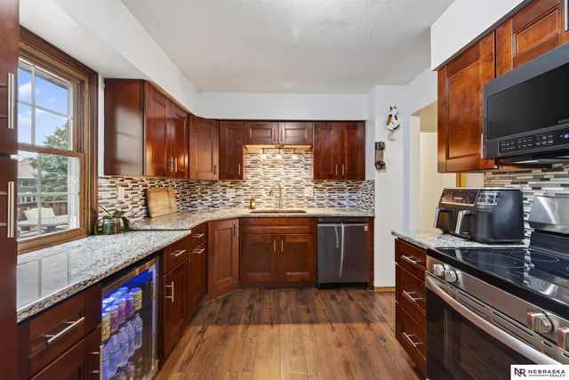 7123 Wood Lane Drive, La Vista, NE 68128