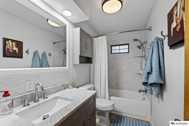 7123 Wood Lane Drive, La Vista, NE 68128