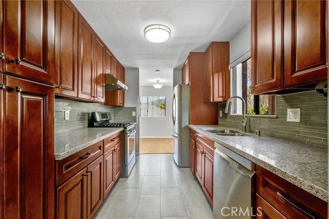 1304 Stanley 10, Glendale, CA 91206