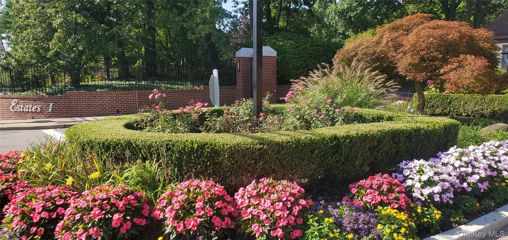 192 Heron Lane, Manhasset, NY 11030 — photo 2