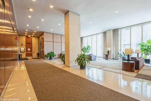 3550 N Lake Shore Drive 901, Chicago, IL 60657