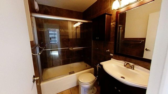 3550 N Lake Shore Drive 901, Chicago, IL 60657