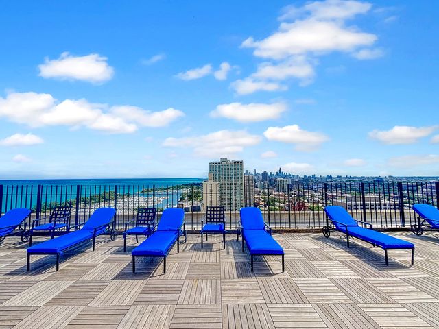 3550 N Lake Shore Drive 901, Chicago, IL 60657