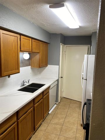 9700 Leawood Boulevard 205, Houston, TX 77099