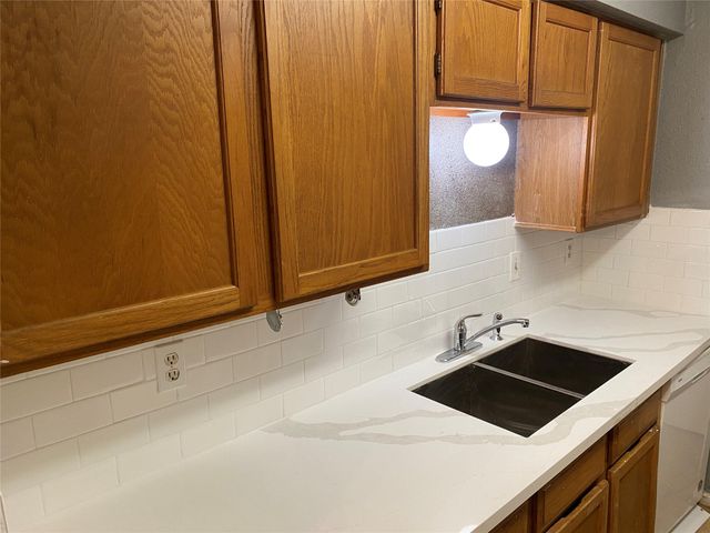 9700 Leawood Boulevard 205, Houston, TX 77099